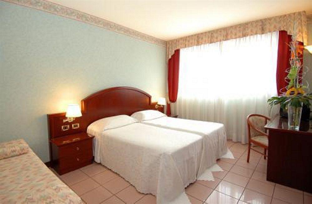 Venice Palace Hotel Mirano Esterno foto