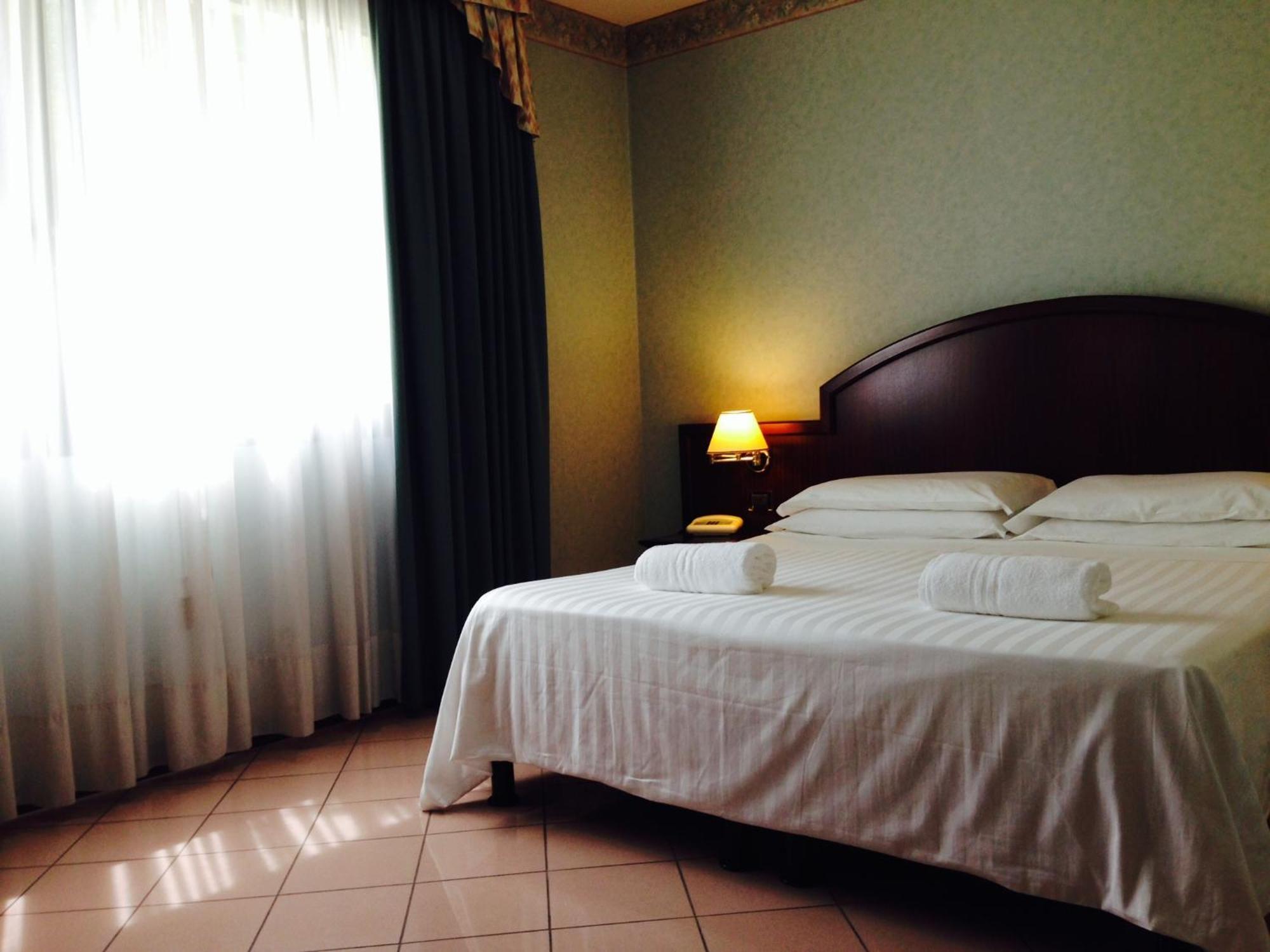 Venice Palace Hotel Mirano Esterno foto
