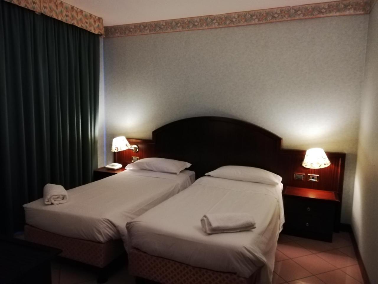 Venice Palace Hotel Mirano Esterno foto