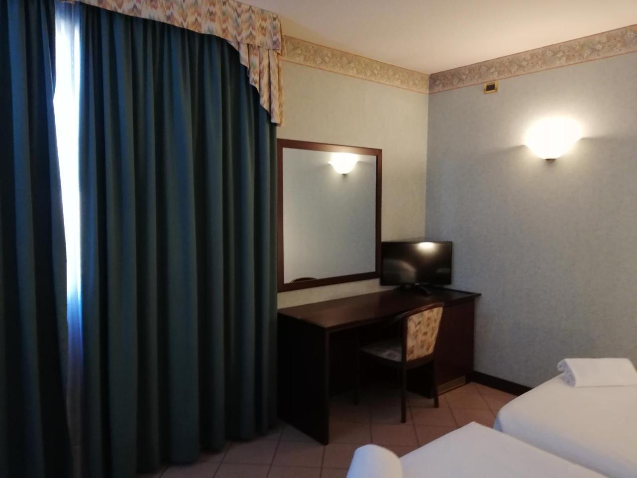 Venice Palace Hotel Mirano Esterno foto
