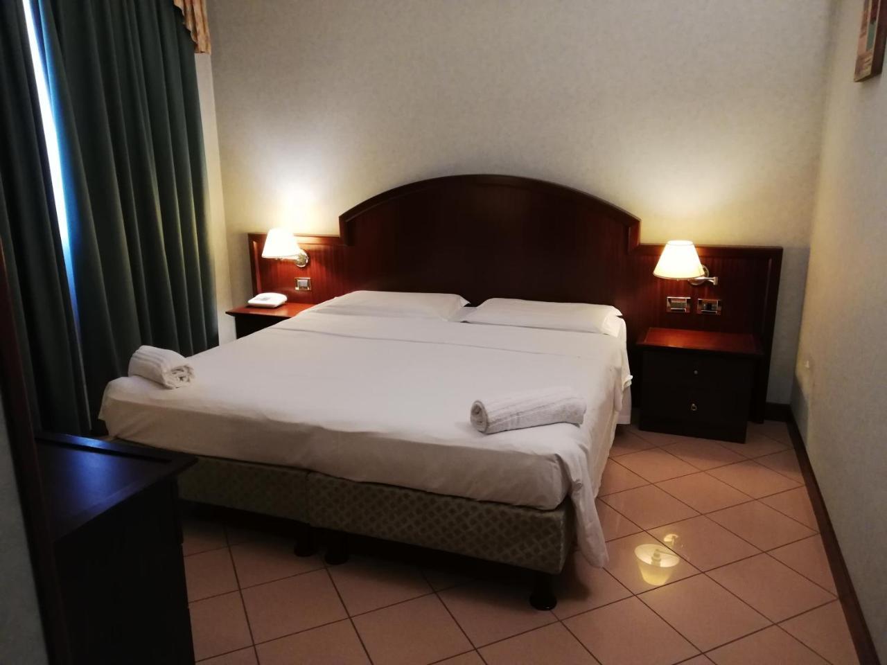 Venice Palace Hotel Mirano Esterno foto